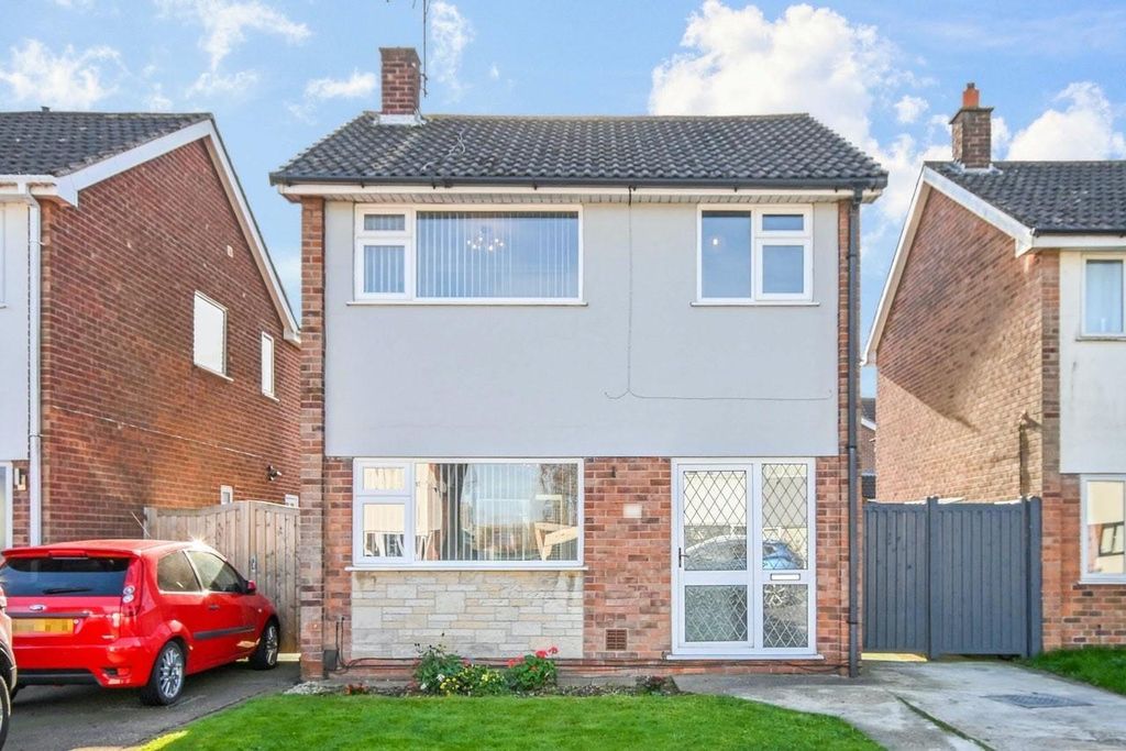 Property photo 1 of 13 10 Hatfield - Front.Jpg