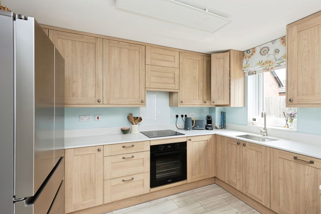 Property photo 3 of 17 Pbox-Img.Jpg