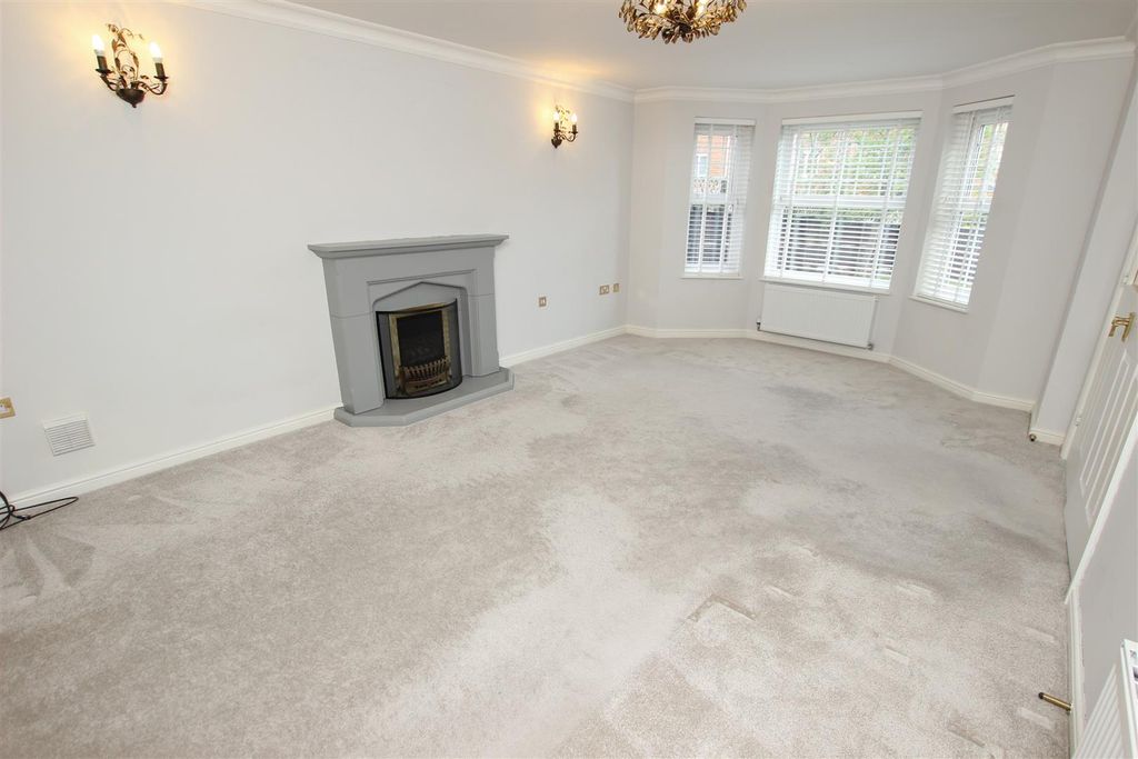 Property photo 3 of 23 Lounge