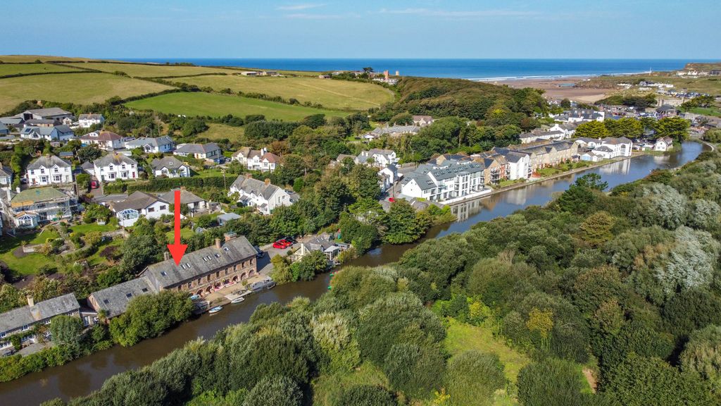 Property photo 2 of 25