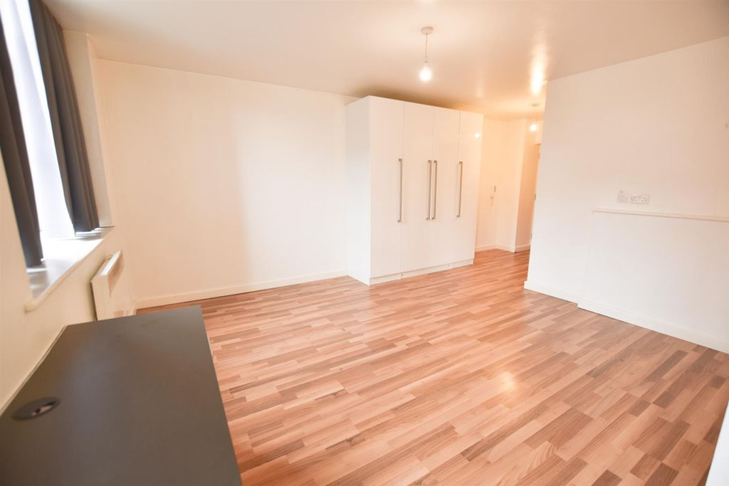 Property photo 3 of 6 Fdhdjblijk-F5Zvxsw9Rsa.Jpg