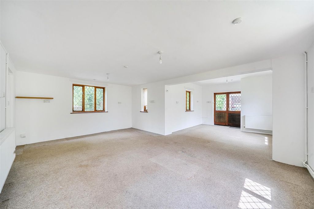 Property photo 3 of 22 14181D~1.Jpg
