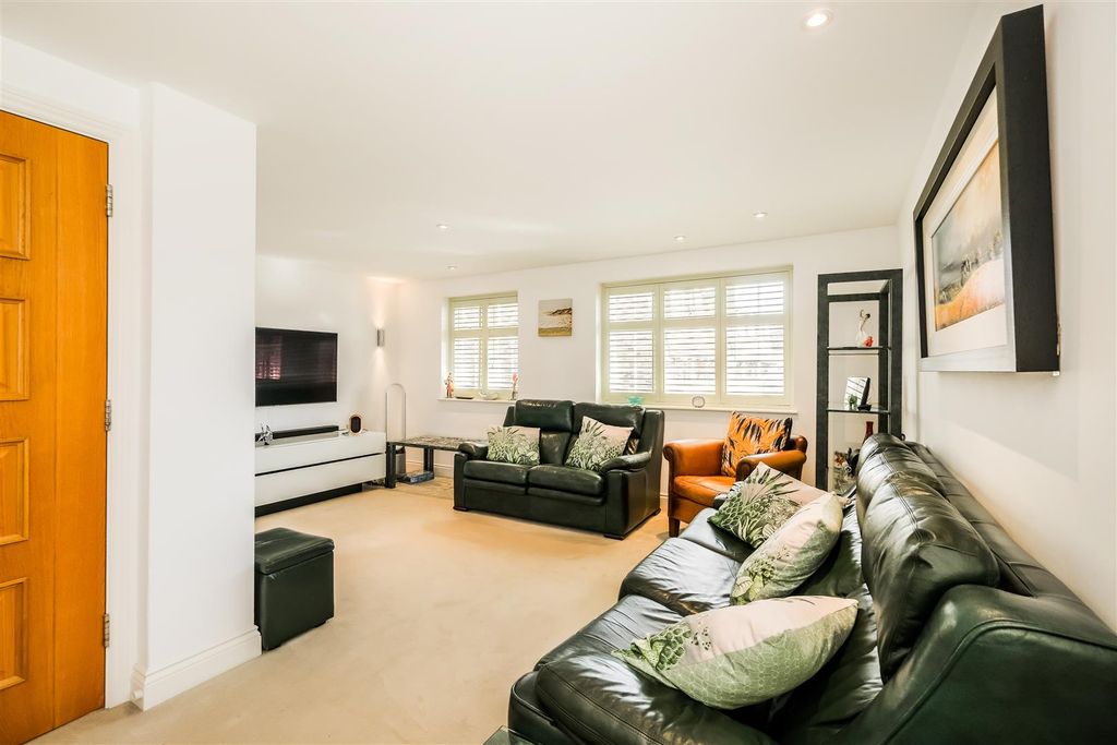 Property photo 3 of 38 29B Cleveland Road_2-20.Jpg