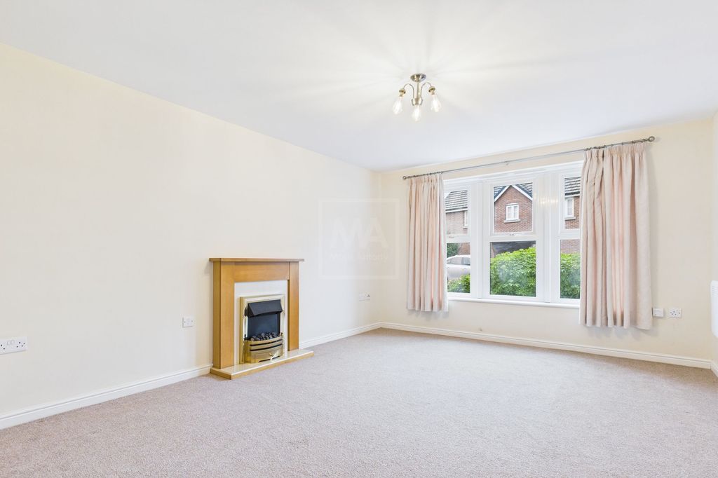 Property photo 2 of 10 Lounge