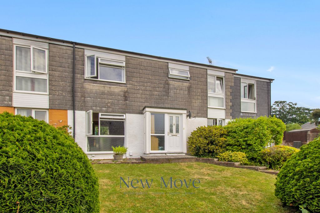 Property photo 1 of 16 4 Bedroom Semi-Detached House For Sale, Darleydale, Crawley