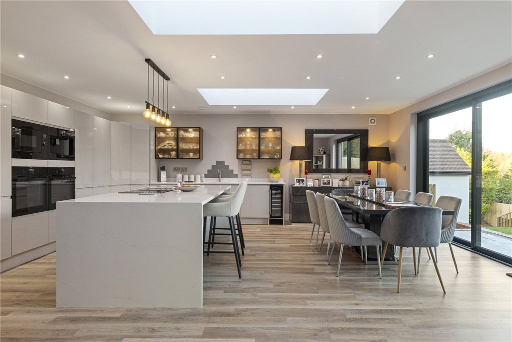 Property photo 2 of 30 Picture No. 28