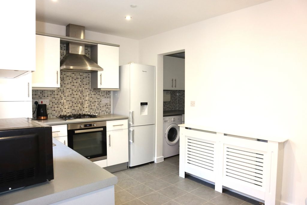 Property photo 3 of 17 Kitchen