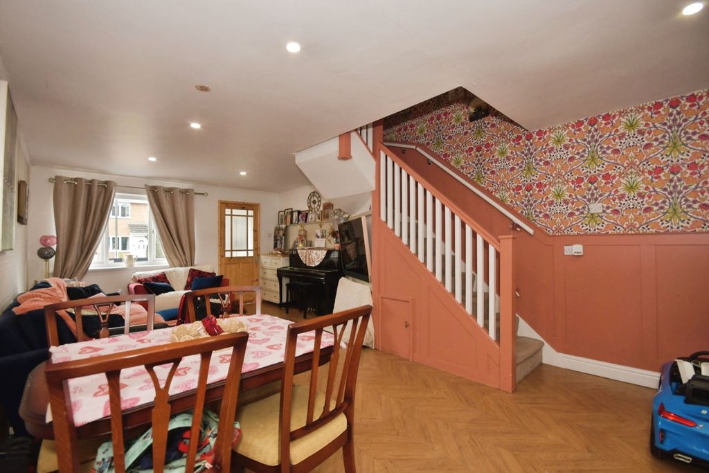Property photo 3 of 13 Image 2