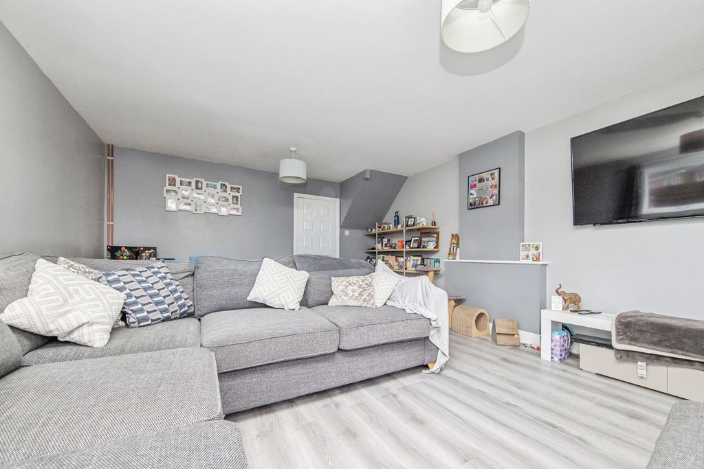 Property photo 3 of 16 Pbox-Img.Jpg