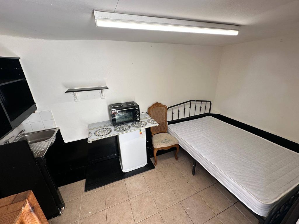 Property photo 3 of 8 Gallery