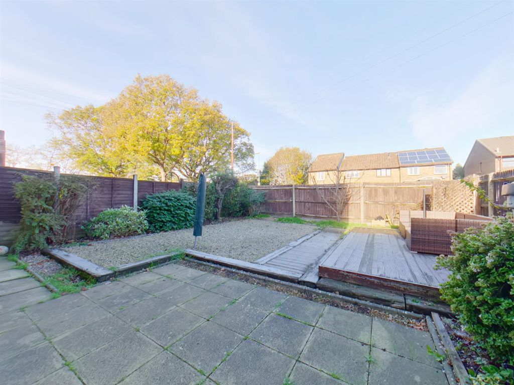 Property photo 2 of 12 Garden