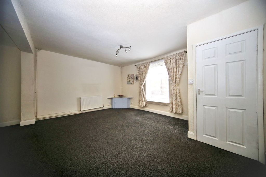 Property photo 2 of 25