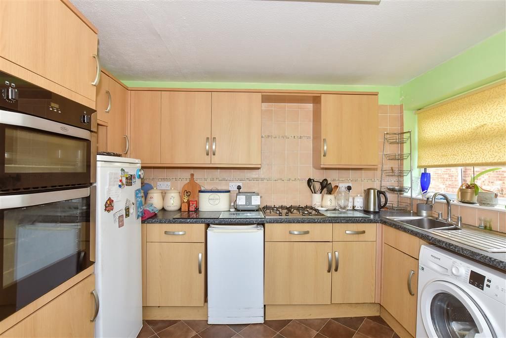 Property photo 3 of 7 Kitchen