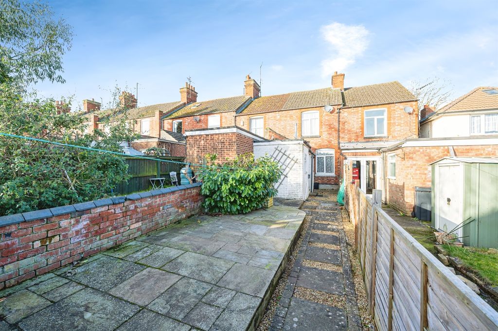 Property photo 1 of 18