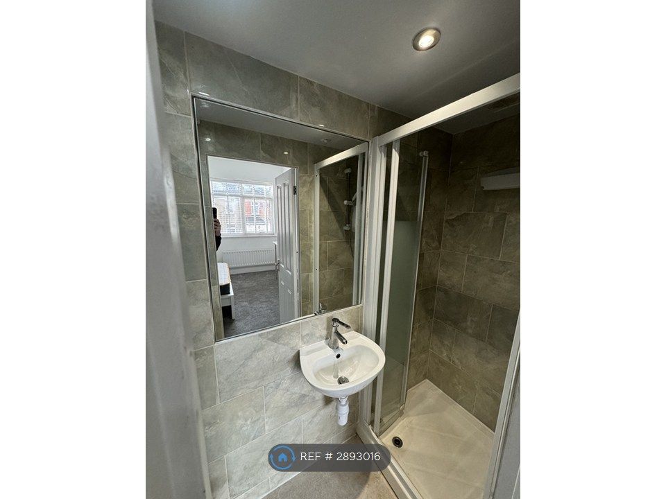 Property photo 2 of 3 En-Suite