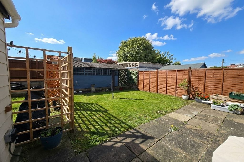 Property photo 2 of 28 Garden