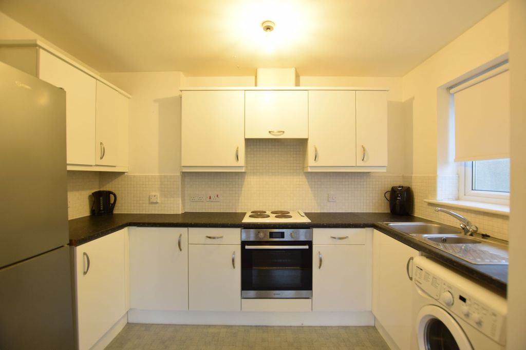 Property photo 1 of 10 Kitchen