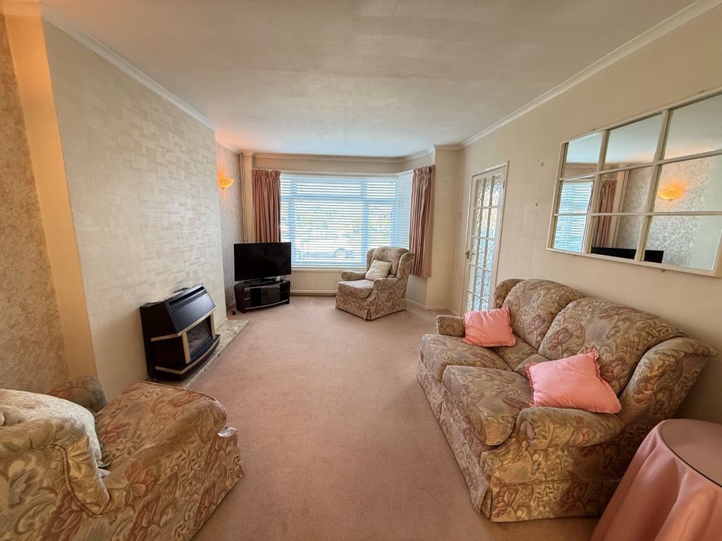 Property photo 2 of 18 4198321