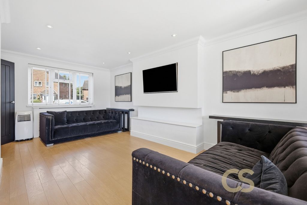 Property photo 2 of 23 5289221