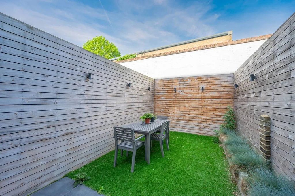 Property photo 3 of 16