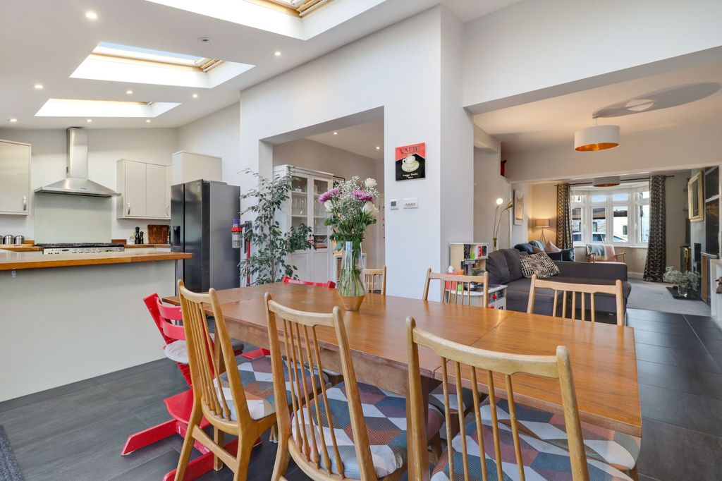 Property photo 2 of 23