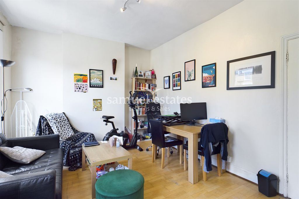 Property photo 1 of 10 Living Room