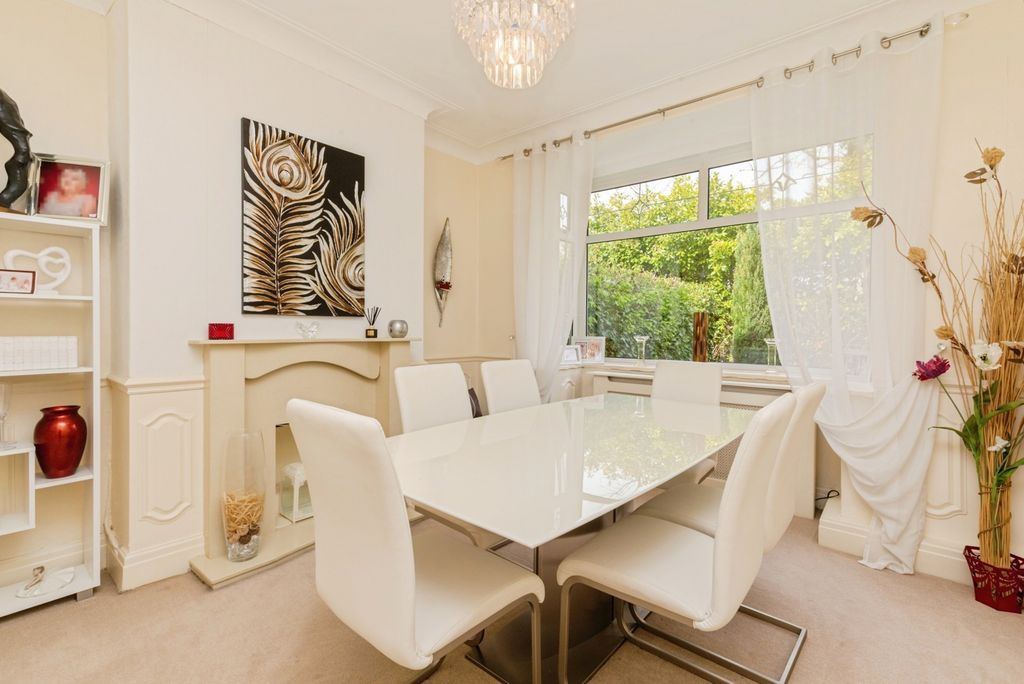 Property photo 3 of 17 Dining Room