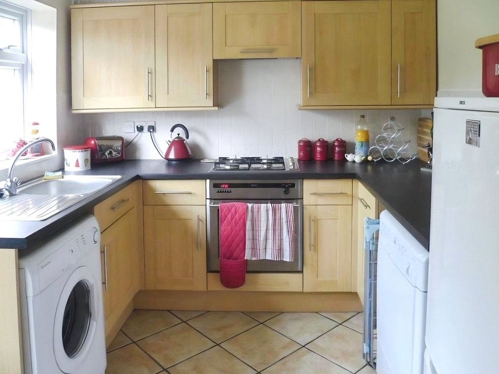 Property photo 3 of 6 Kitchen