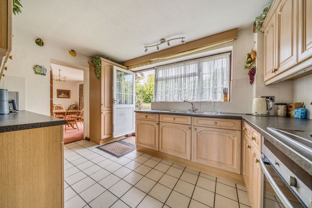 Property photo 3 of 25 Kitchen