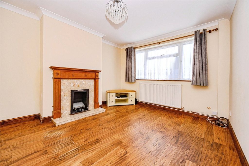 Property photo 3 of 13 Lounge