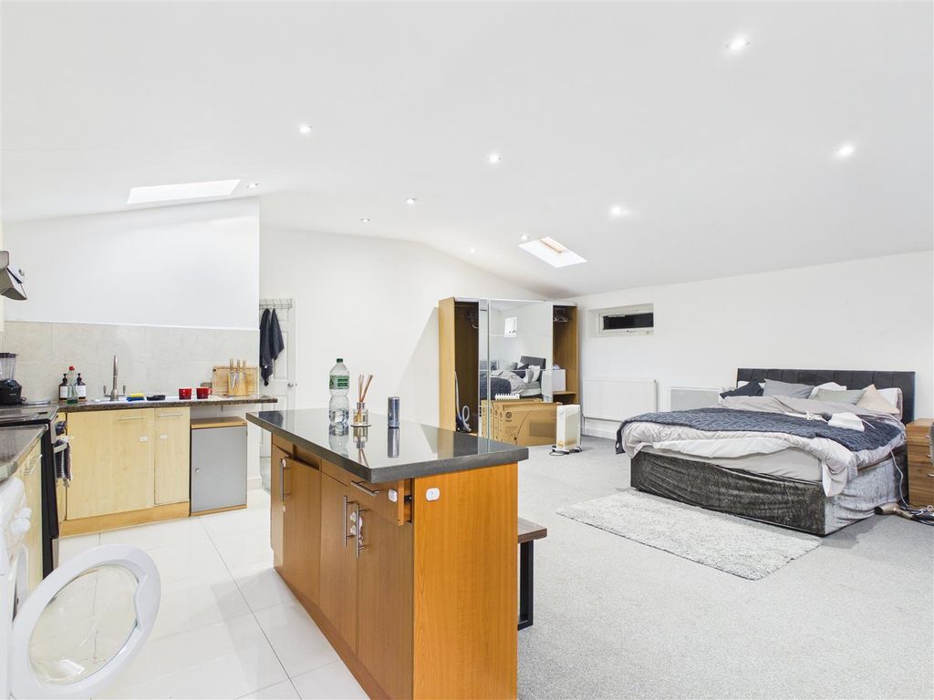 Property photo 1 of 5 Cam04419G0-Pr0057-Still001.Jpg