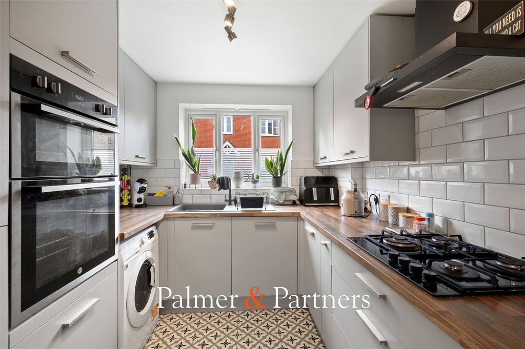 Property photo 3 of 23 Picture No. 27