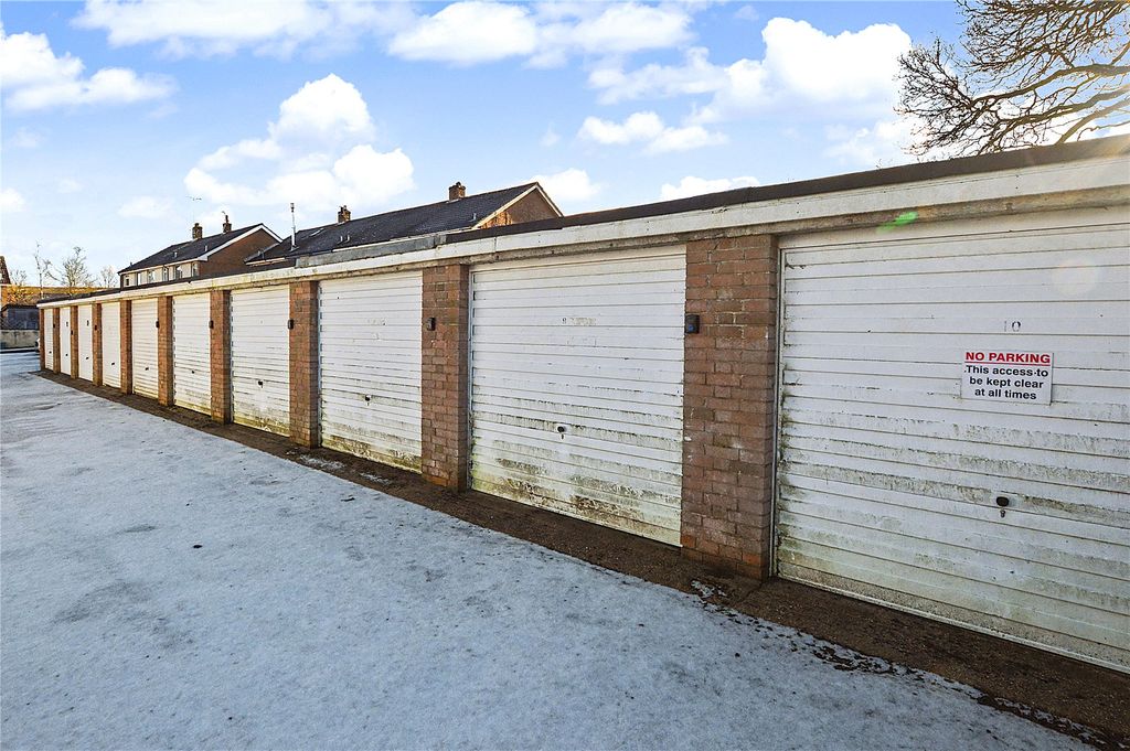 Property photo 1 of 1 Garage External