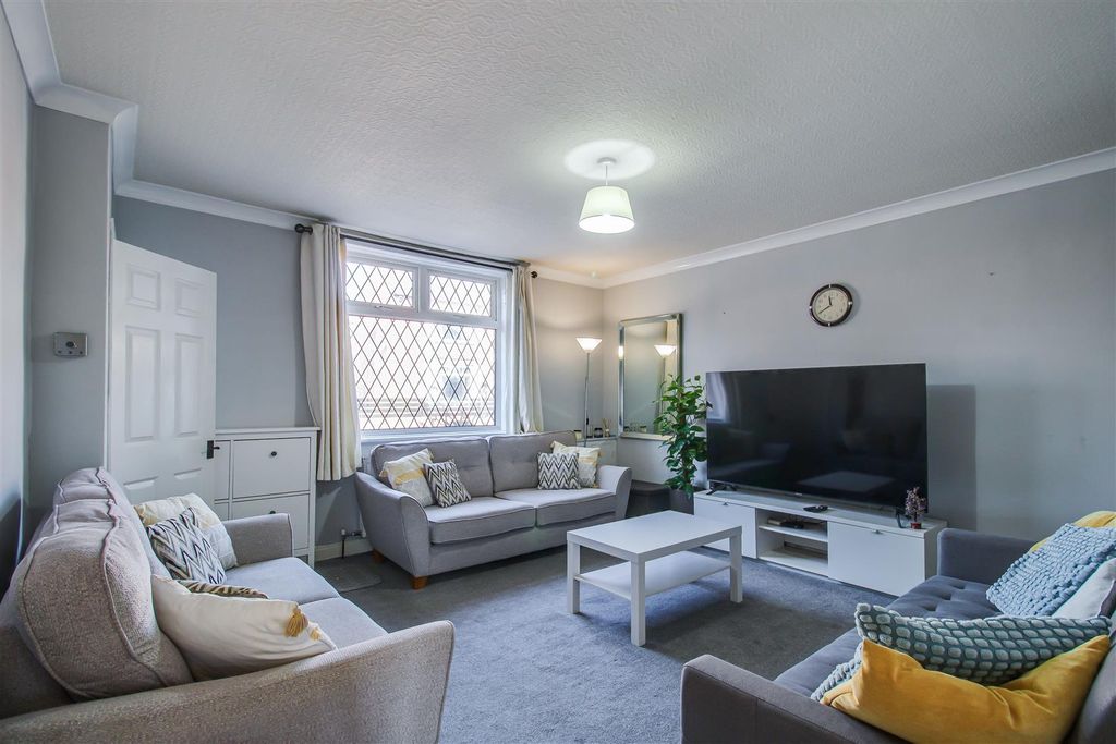 Property photo 2 of 10 Living Room