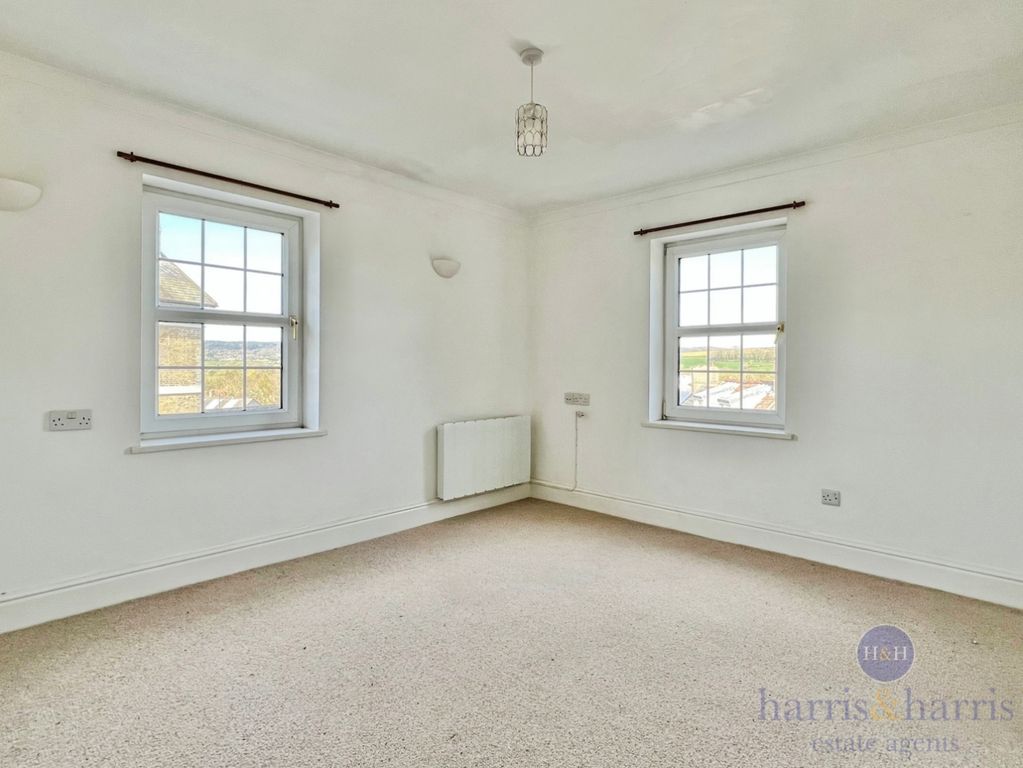 Property photo 2 of 10 Lounge