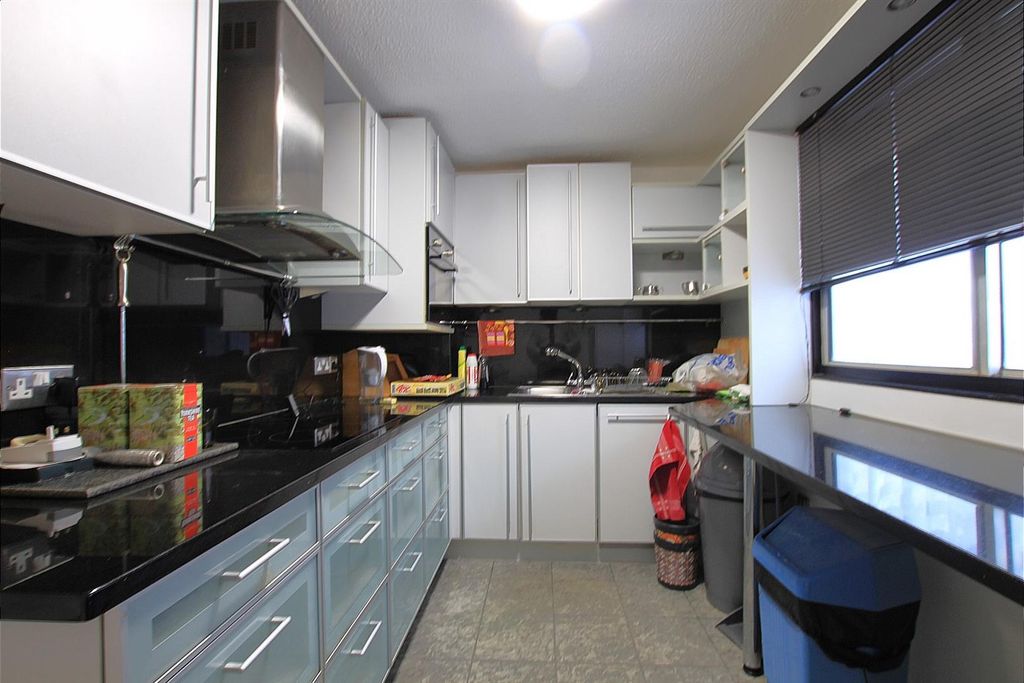 Property photo 2 of 6 Kitchen
