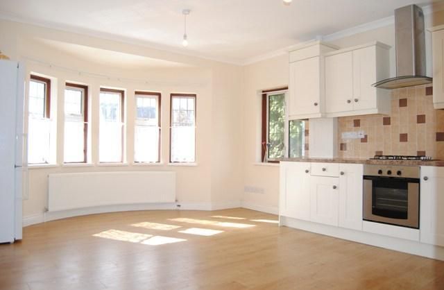 Property photo 3 of 6 Kitchen
