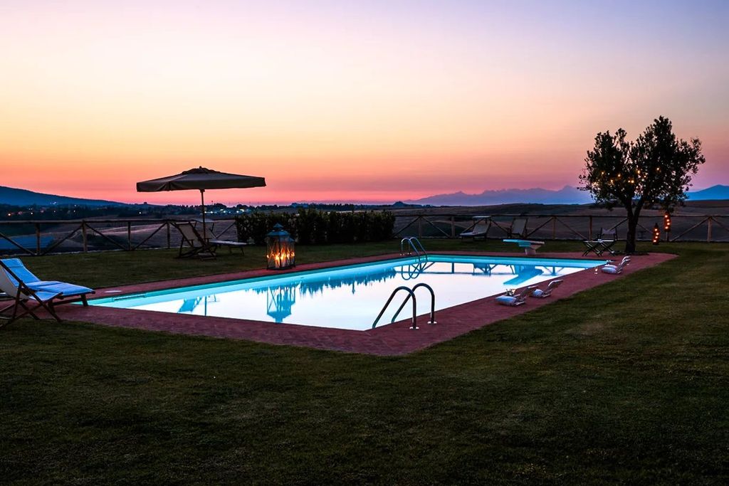 Property photo 2 of 89