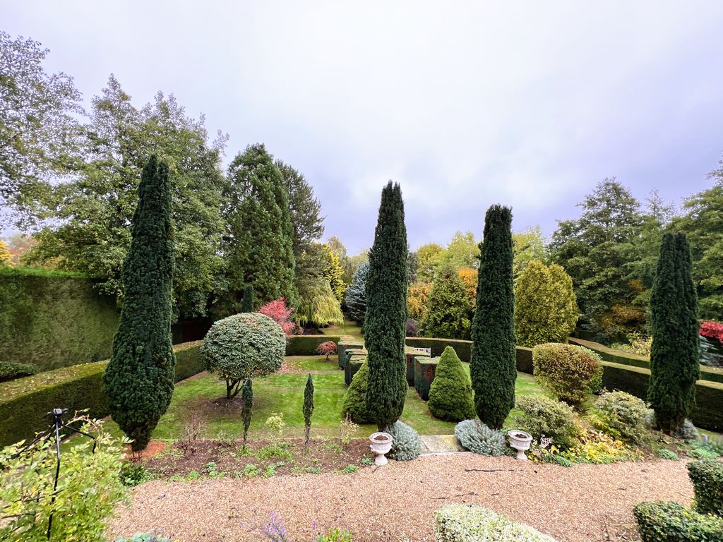 Property photo 2 of 25