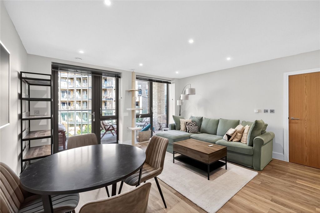 Property photo 1 of 17 Reception/Kitchen