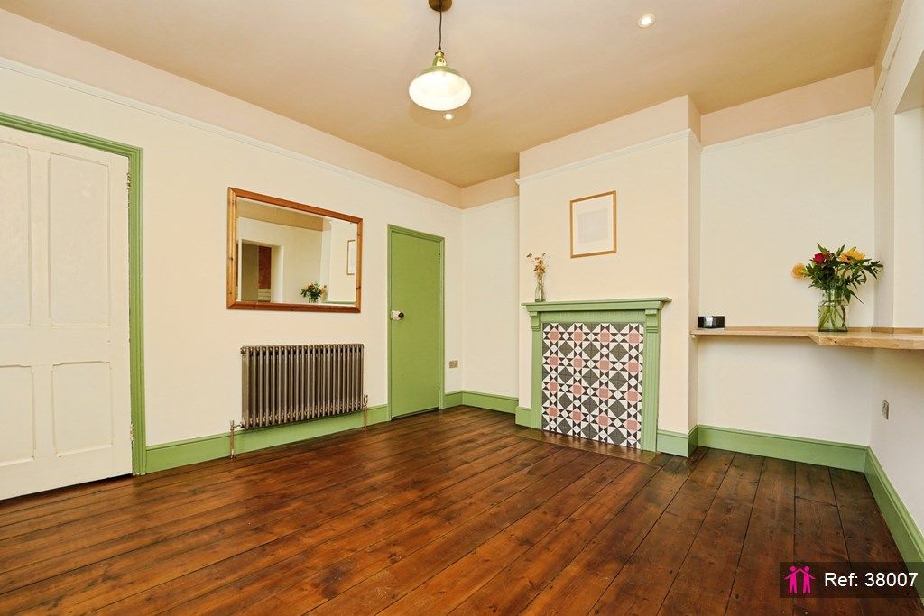 Property photo 3 of 27