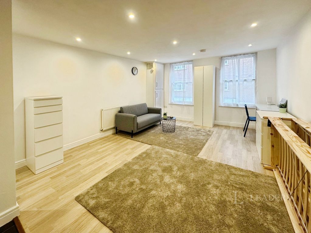 Property photo 3 of 11 Pbox-Img.Jpg