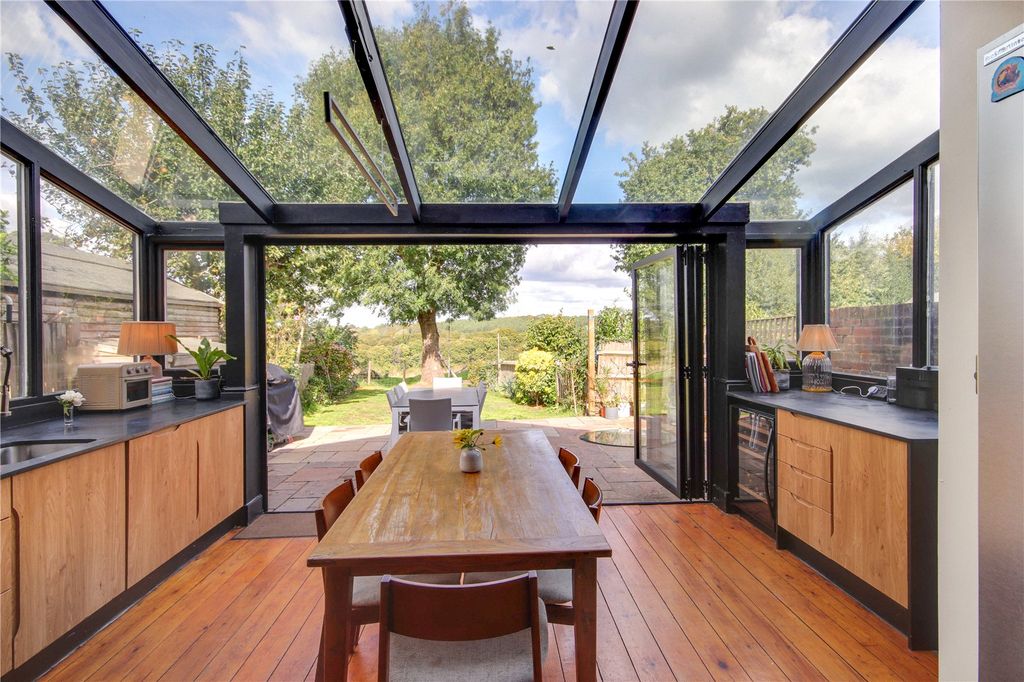 Property photo 2 of 19 Kitchen/Breakfast