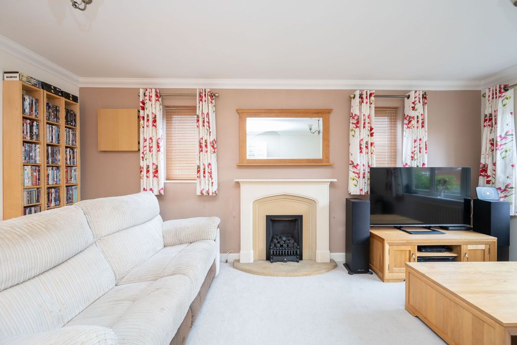 Property photo 2 of 35