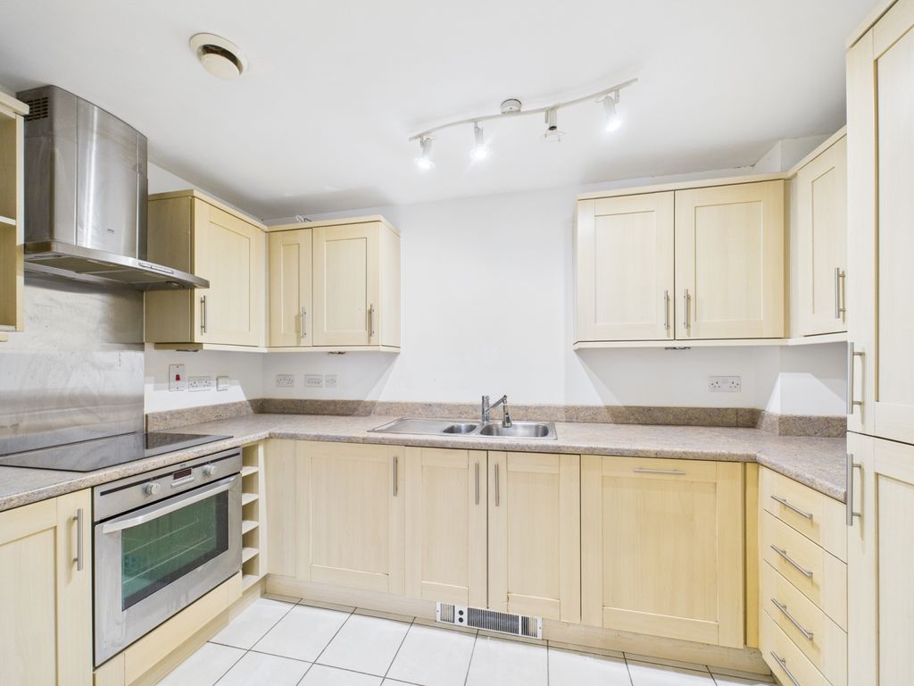 Property photo 3 of 10 Cam03750G0-Pr0087-Still006