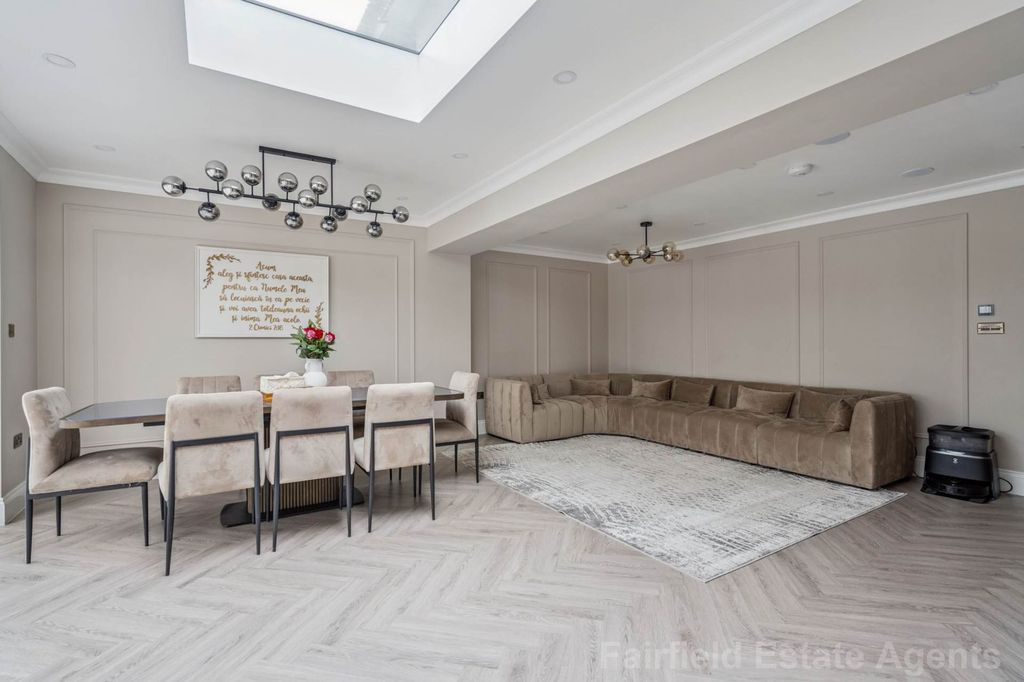 Property photo 2 of 22