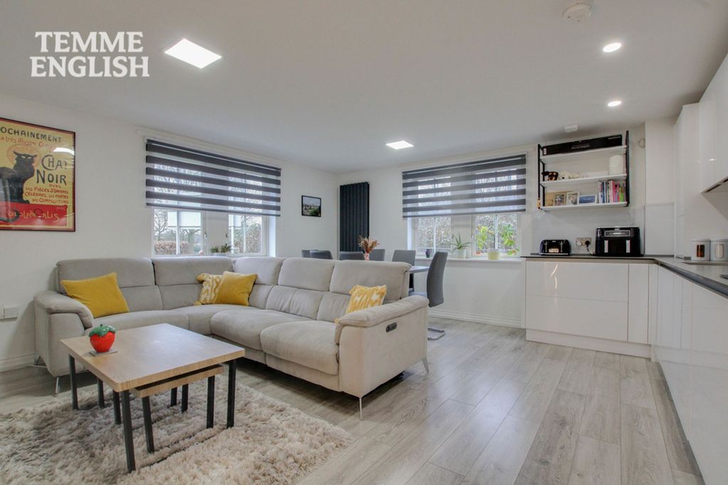 Property photo 3 of 26