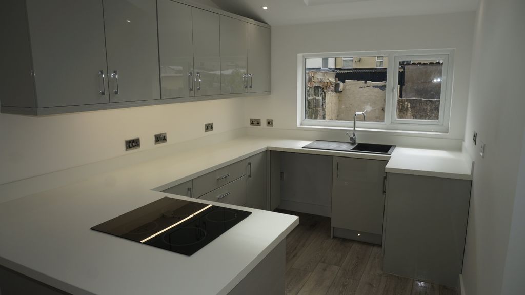 Property photo 3 of 10 Kitchen Area