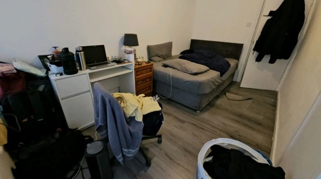 Property photo 2 of 8 A Cozy Double Bedroom Featuring A Comfortable Bed ...