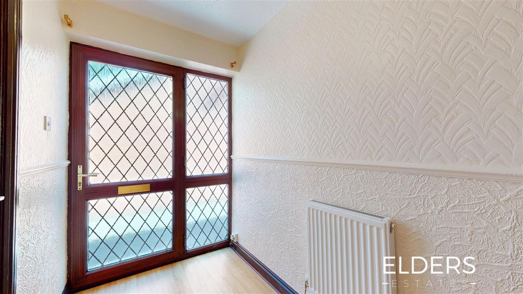 Property photo 2 of 11 Entrance Hall